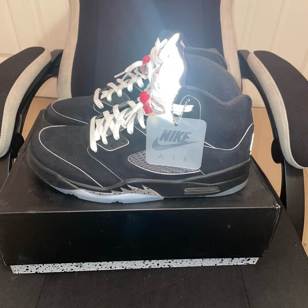 Jordan Men's Black and White Sneakers